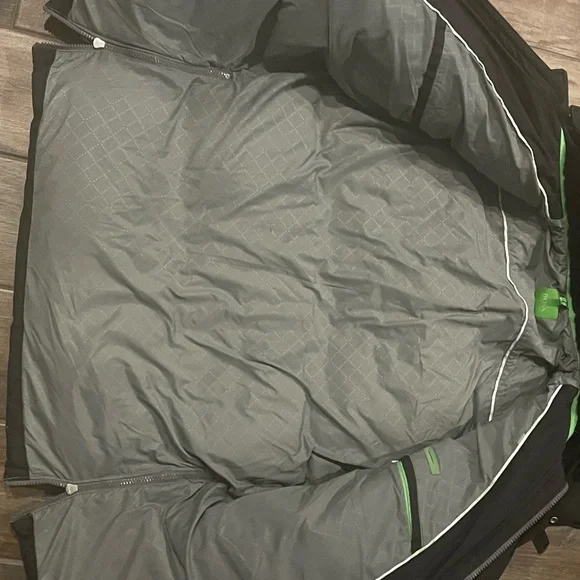 Hugo Boss winter jacket - Picture 4 of 7